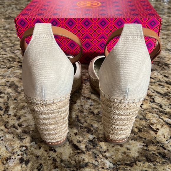 Tory Burch wedge espadrilles! 🌟 - Picture 3 of 7
